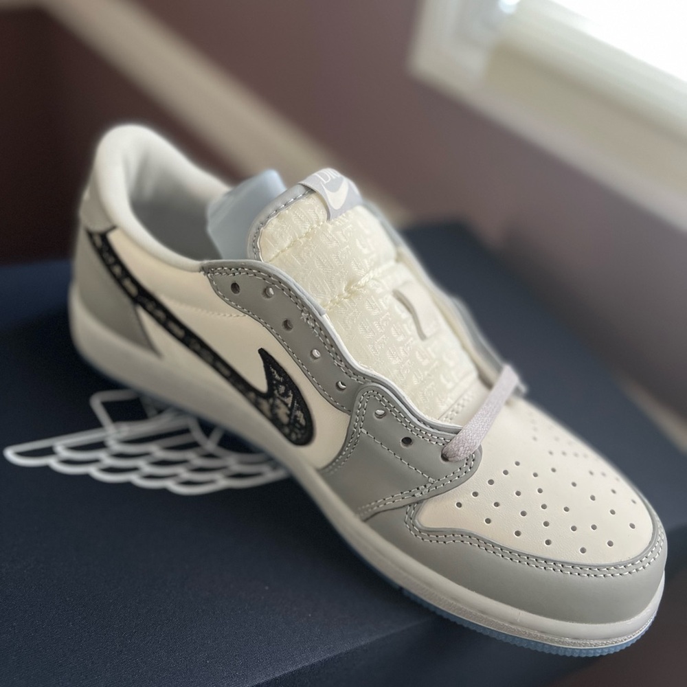DIOR JORDAN 1 RETRO LOWS NEVER WORN - Picture 6 of 10